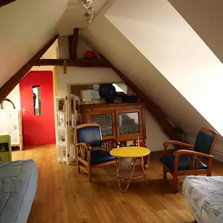 Maison De Independante Avec Jardin, Bbq, Ping-pong Et Petite Piscine, Adaptee Pour Enfants - Fr-1-410-134 *